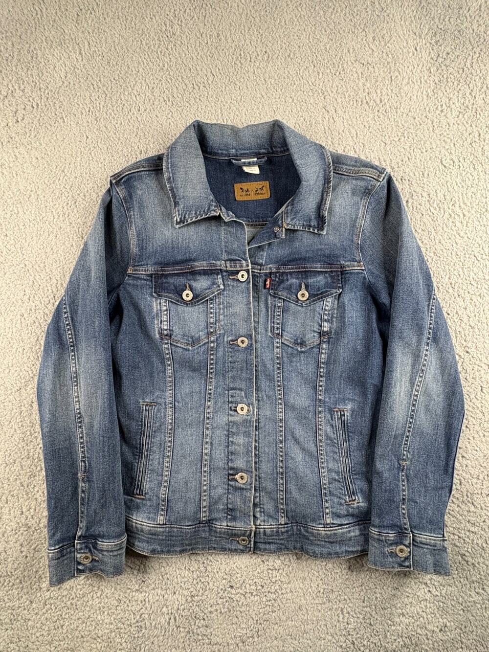 Levi's Denim Trucker Jacket Men's XL Blue Jean Collared Faded Long Sleeves